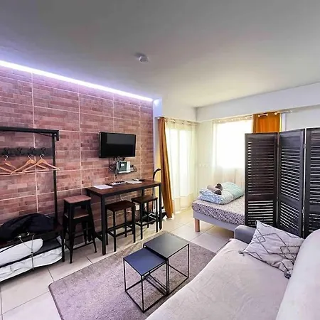 Appartement Parking + Piscine, Confort, Proche Aeroport & *