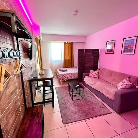 Appartement Parking + Piscine, Confort, Proche Aeroport & Saint-Laurent-du-Var